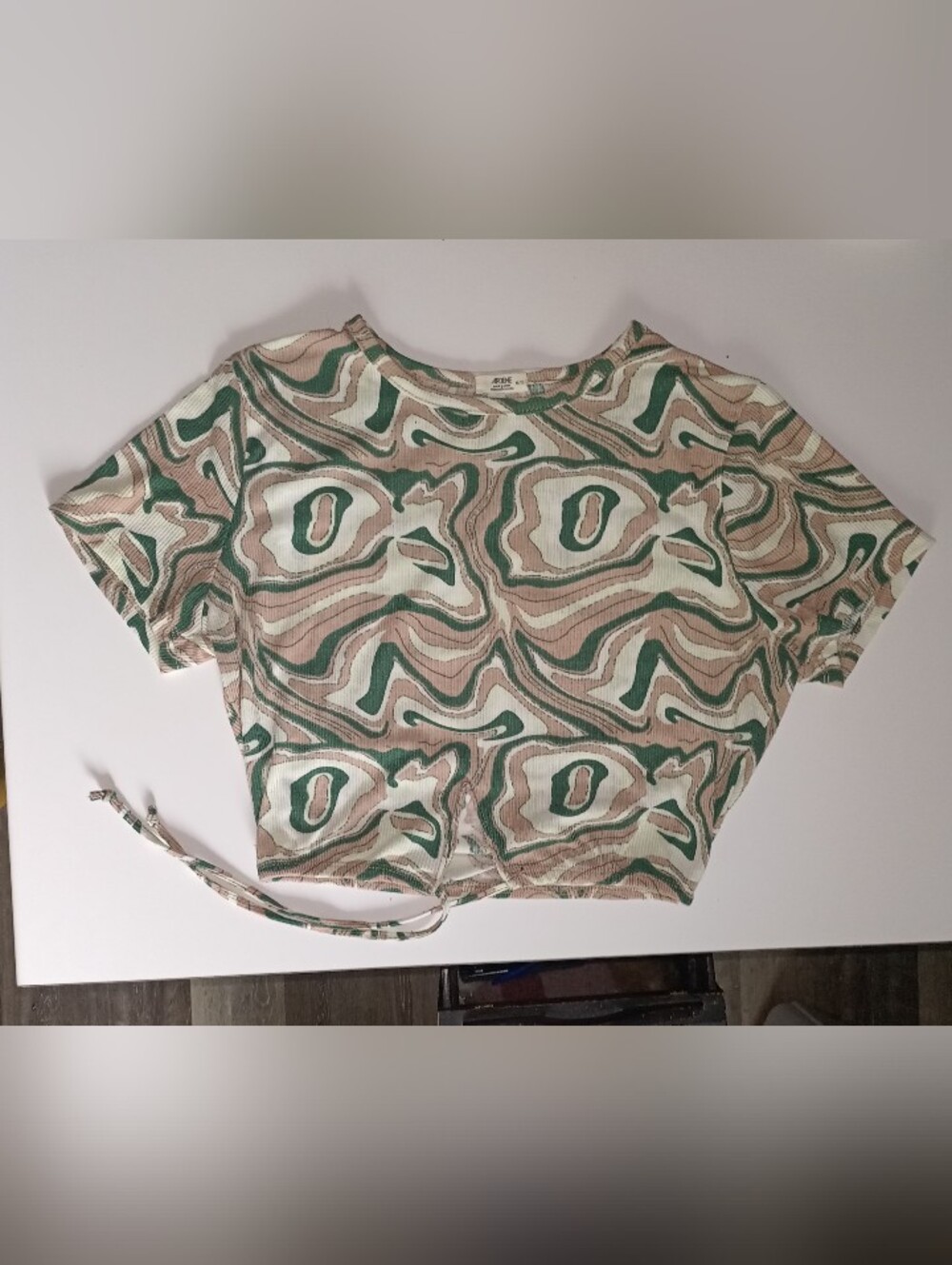 Ardene Beige, White & Green Psychadelic Abstract Ribbed Crop Top